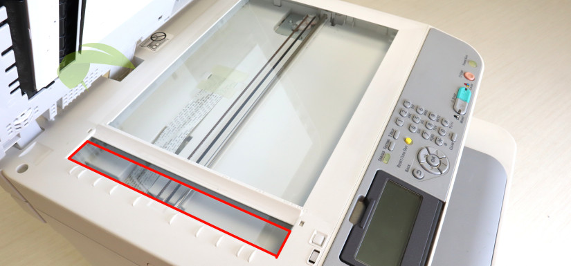 Část skeneru, přes kterou projíždí originální kopírované dokumenty z automatického podavače dokumentů (ADF).