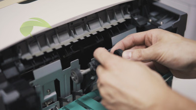 Závady nesouvisející s tonerem je výrobce tiskárny povinen v záruční lhůtě opravit. 